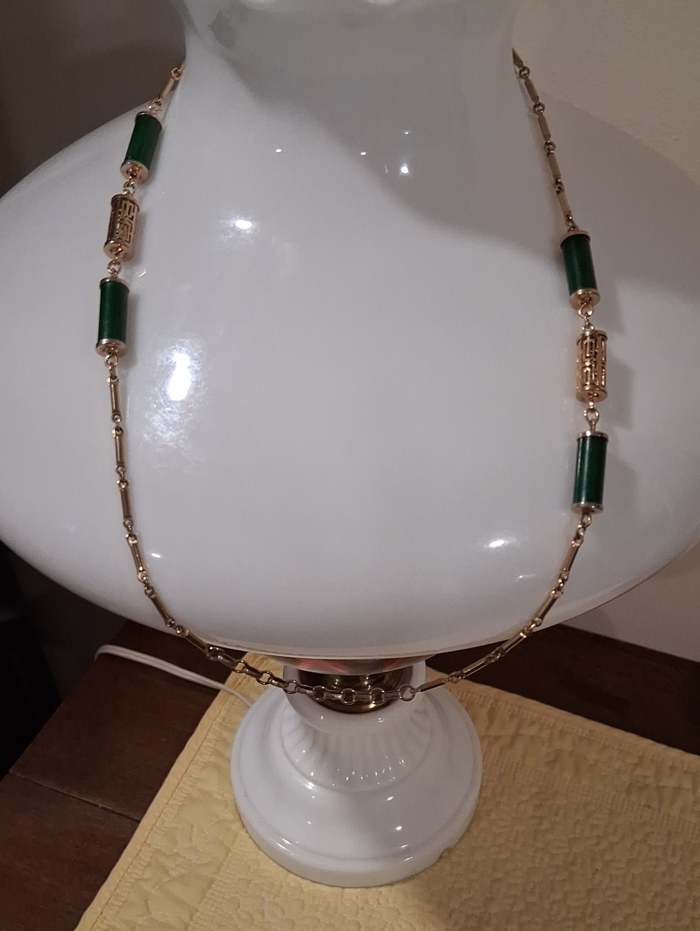 Elegant Goldtone Necklace with Green Accent Beads Sarah Cov?